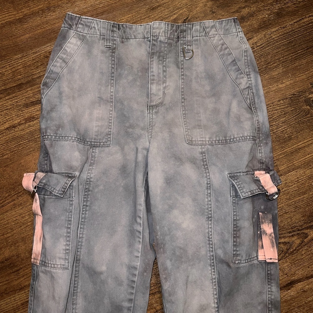 ⭐️Forever 21 Gray Acid Wash Cargo Buckled Cuffed Jogger Pants Size L - Picture 10 of 14